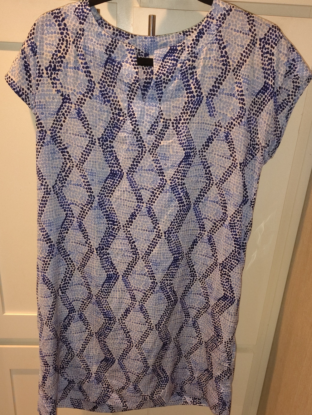 Liz Claiborne Light and Navy Blue Patterned Tunic